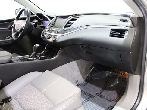 Used 2019 Chevrolet Impala LT image 18