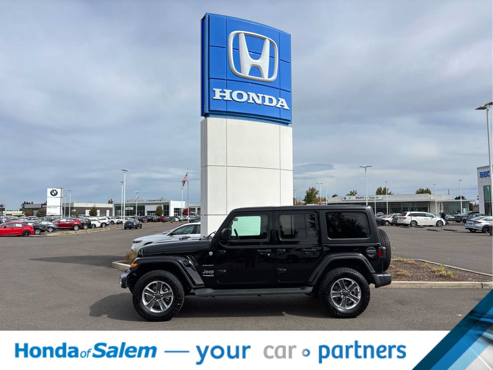 Used 2020 Jeep Wrangler Unlimited Sahara AWD/4WD image 3
