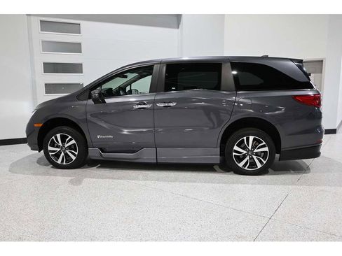 Used 2023 Honda Odyssey Touring image 9