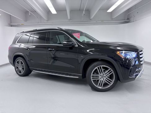 Certified 2026 Mercedes-Benz GLS 450 4MATIC image 9