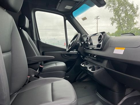 New 2025 Mercedes-Benz Sprinter 2500 image 9