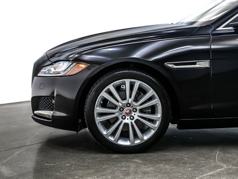 Used 2020 Jaguar XF Prestige image 9