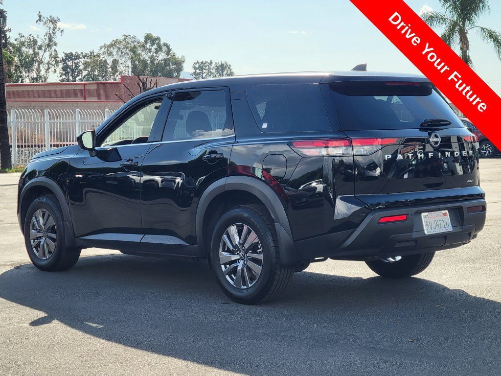 Used 2025 Nissan Pathfinder S AWD/4WD image 3