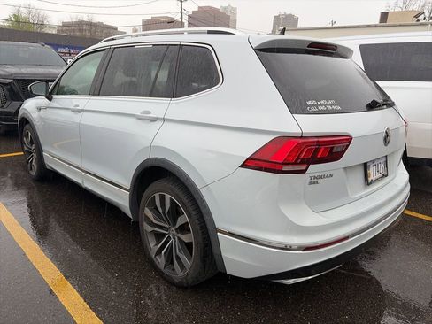 Used 2018 Volkswagen Tiguan SEL Premium w/ R-Line Package image 6