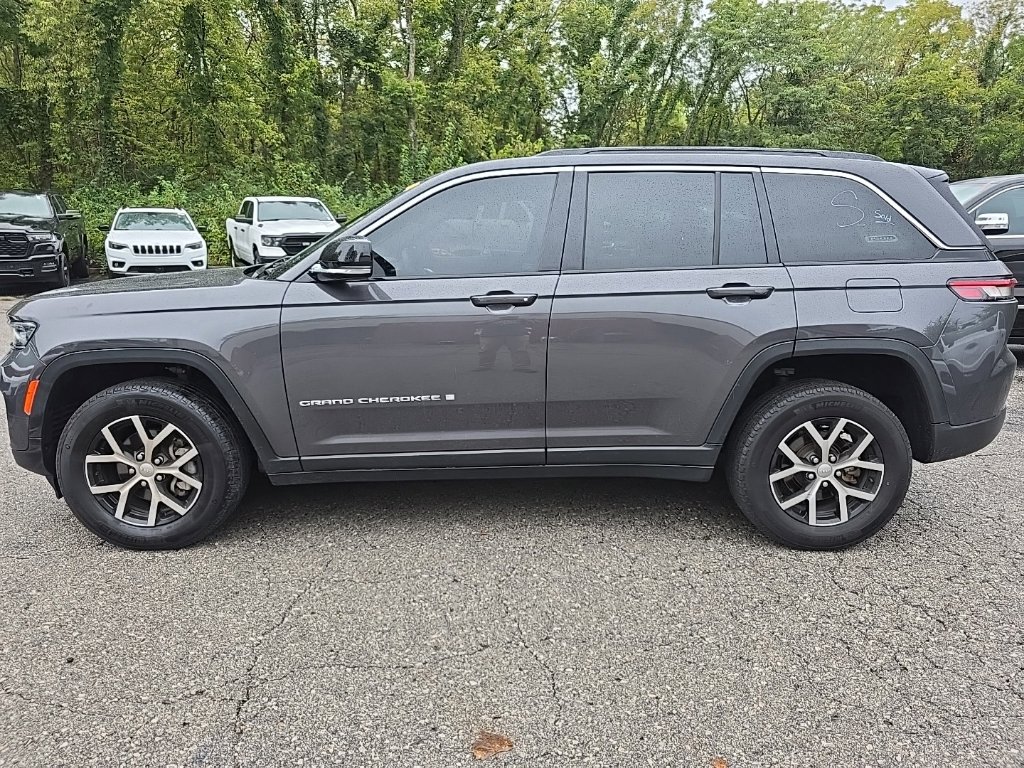 Used 2024 Jeep Grand Cherokee Limited AWD/4WD image 3