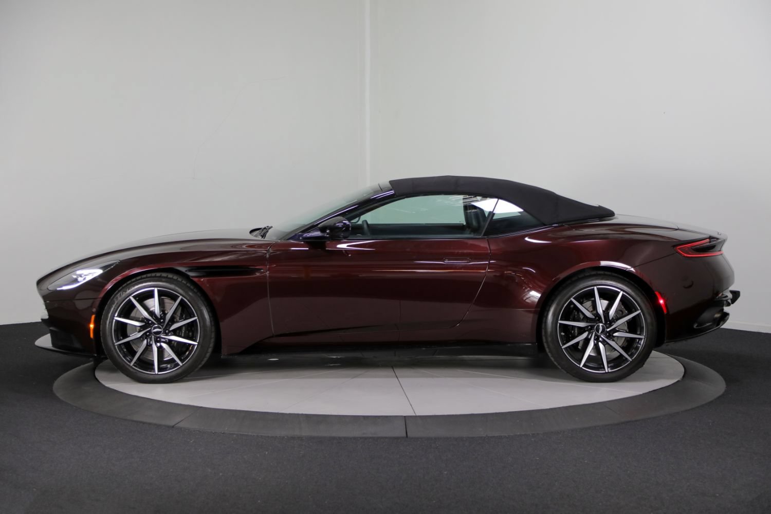Used 2019 Aston Martin DB11 Volante RWD image 7