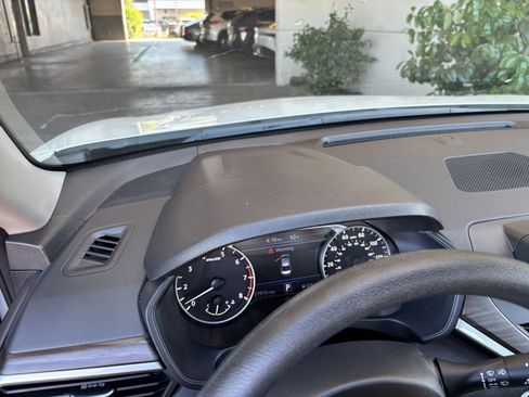 Used 2025 Nissan Altima 2.5 SV FWD image 35