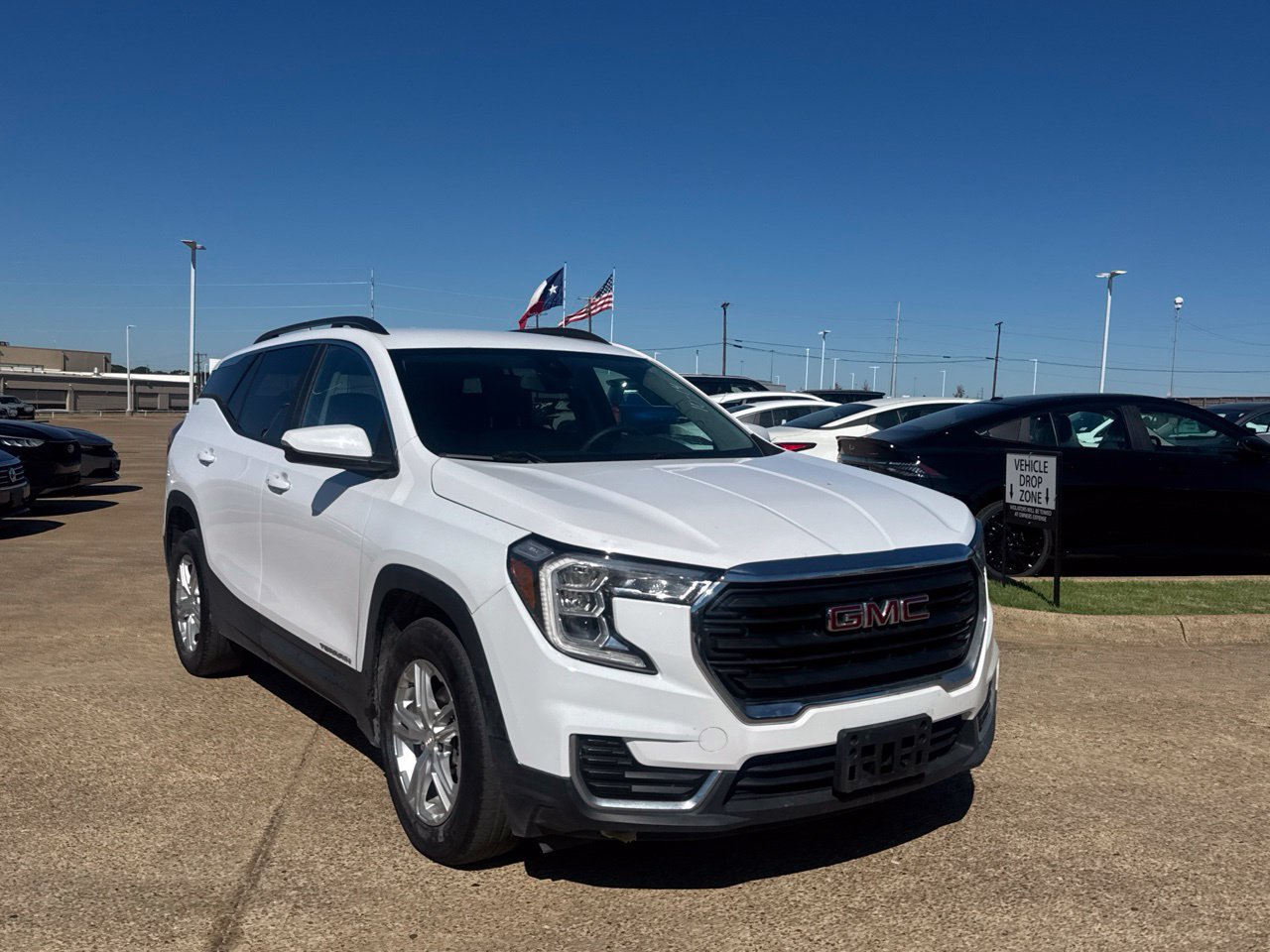 Used 2022 GMC Terrain SLE w/ Driver Convenience Package FWD image 2
