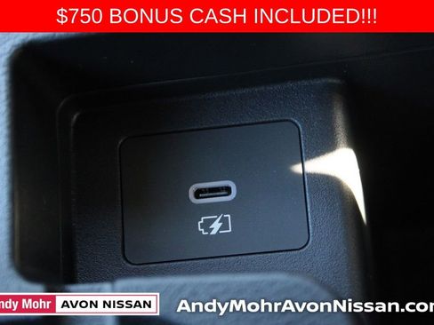 New 2025 Nissan Versa SR image 30