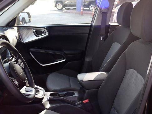 Used 2023 Kia Soul LX FWD image 15