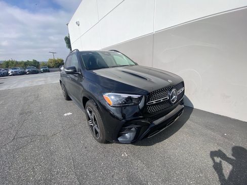 Used 2026 Mercedes-Benz GLE 450 4MATIC w/ Night Package image 2