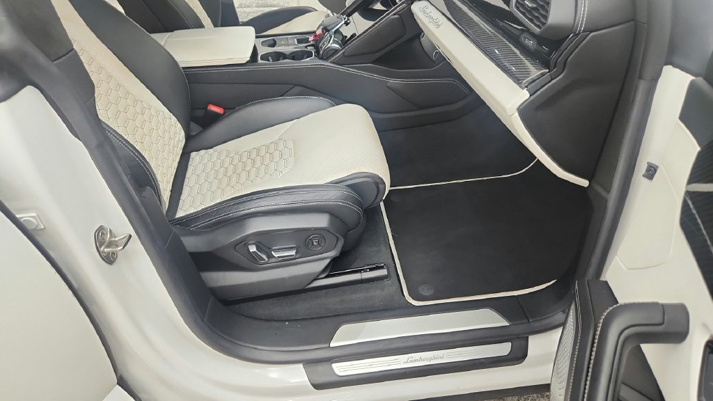 Used 2019 Lamborghini Urus AWD/4WD image 38