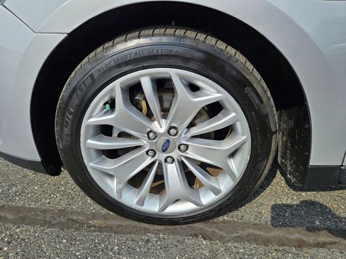 Used 2016 Ford Taurus Limited image 8