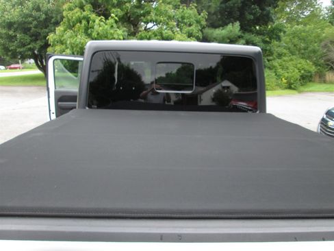 Used 2021 Jeep Gladiator Sport image 17