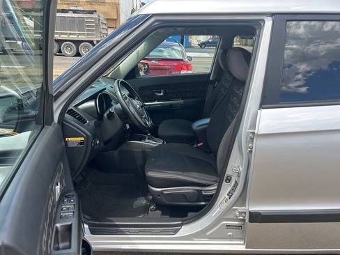Used 2013 Kia Soul + w/ Audio Pkg FWD image 14