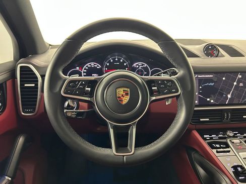 Used 2023 Porsche Cayenne AWD/4WD image 17