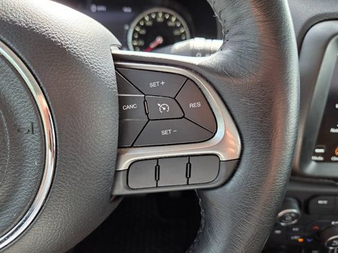 Certified 2022 Jeep Renegade Latitude w/ Convenience Group AWD/4WD image 31