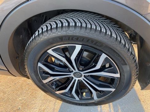 Used 2023 Toyota Crown Limited image 25