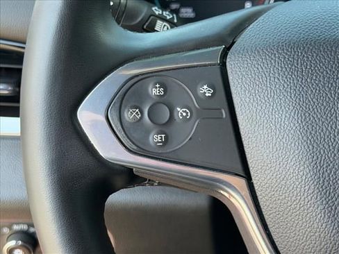 Used 2023 Chevrolet Traverse LT FWD image 18