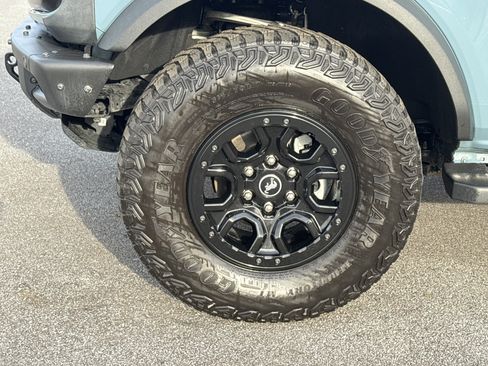 Used 2023 Ford Bronco Wildtrak image 13