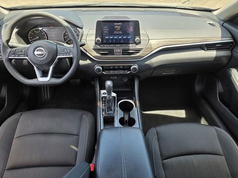 Used 2024 Nissan Altima 2.5 SV FWD image 10