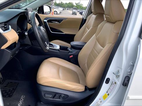 Used 2022 Toyota RAV4 XLE Premium FWD image 8