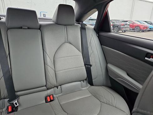 Used 2020 Toyota Avalon Limited FWD image 15