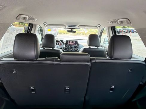 Used 2026 Nissan Pathfinder SL FWD image 38