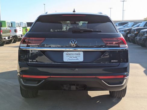 Used 2022 Volkswagen Atlas Cross Sport SE image 4
