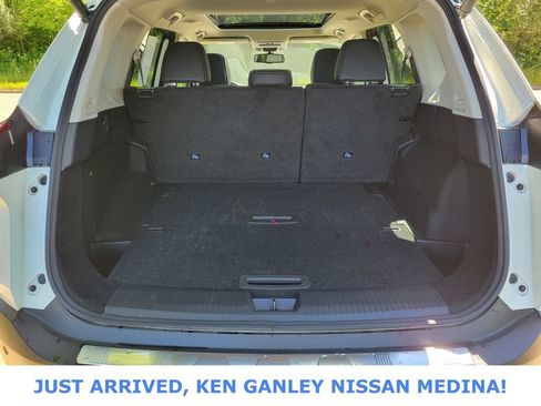 Certified 2023 Nissan Rogue SL w/ SL Premium Package AWD/4WD image 18