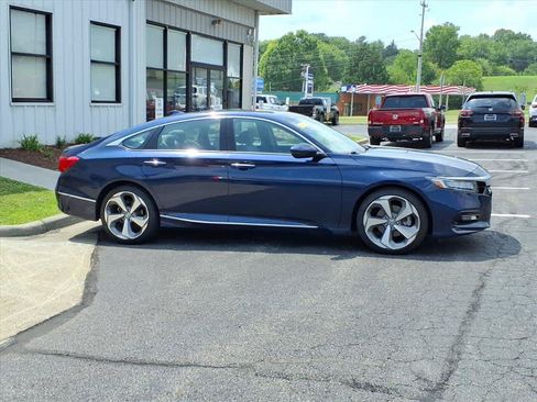 Used 2018 Honda Accord Touring image 10