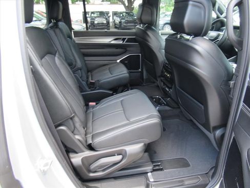 New 2026 Jeep Grand Wagoneer Limited AWD/4WD image 12