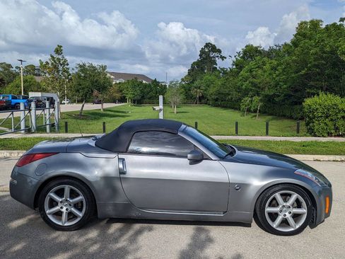 Used 2004 Nissan 350Z Touring image 7