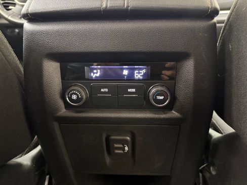 Used 2020 Chevrolet Traverse LT AWD/4WD image 23