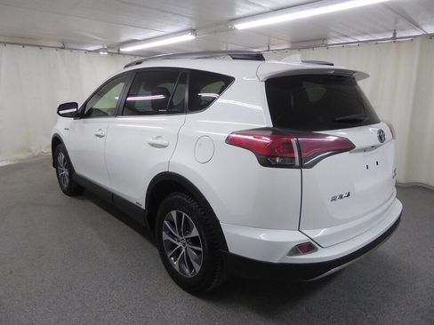 Used 2018 Toyota RAV4 LE image 5