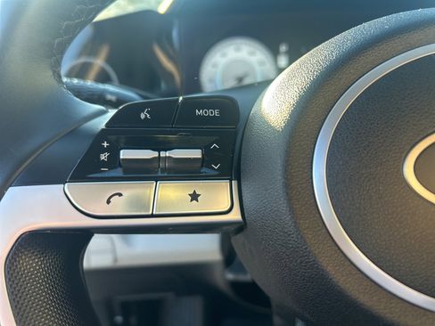 Used 2025 Hyundai Elantra Limited image 18