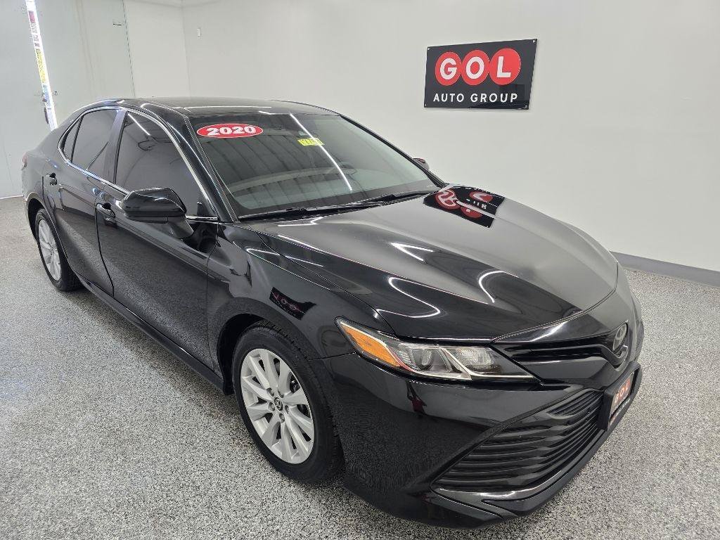 Used 2020 Toyota Camry LE FWD image 1
