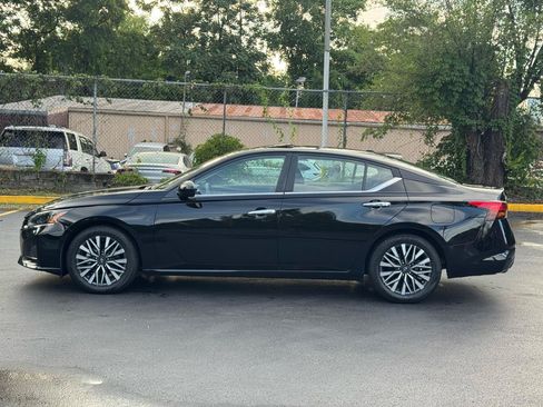 Used 2023 Nissan Altima 2.5 SV w/ SV Premium Package FWD image 9