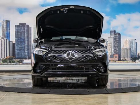 Used 2026 Mercedes-Benz GLC 350e 4MATIC image 4