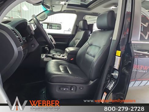 Used 2016 Toyota Land Cruiser w/ Four Season Floor Mat Package AWD/4WD image 20