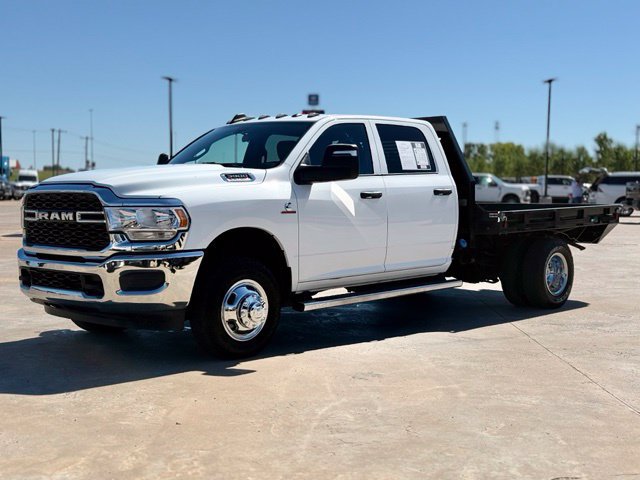Used 2024 RAM 3500 Tradesman w/ Chrome Appearance Group AWD/4WD image 4