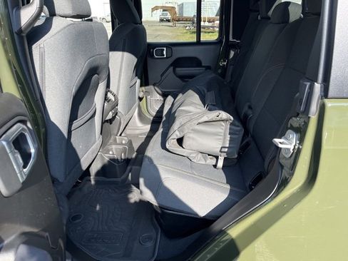 Used 2024 Jeep Gladiator Sport image 15