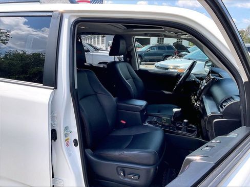 Used 2019 Toyota 4Runner SR5 AWD/4WD image 11