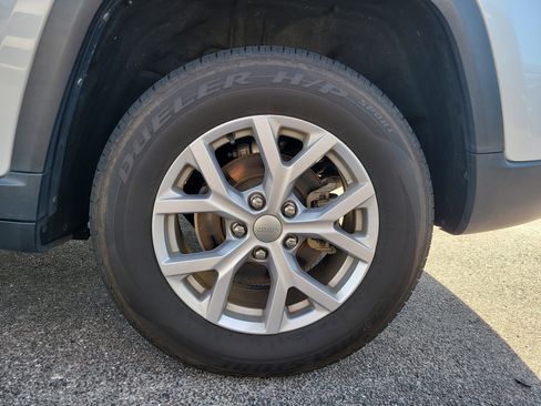 Used 2022 Jeep Grand Cherokee Limited RWD image 8