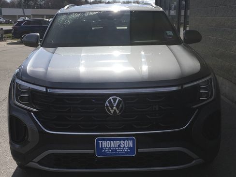 New 2024 Volkswagen Atlas Cross Sport SE AWD/4WD image 2