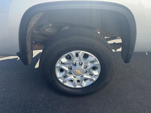 Used 2022 Chevrolet Silverado 3500 LT w/ Convenience Package image 6