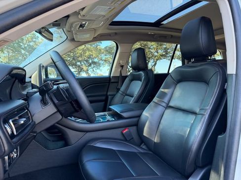 Used 2024 Lincoln Aviator 2WD w/ Premium Package image 7
