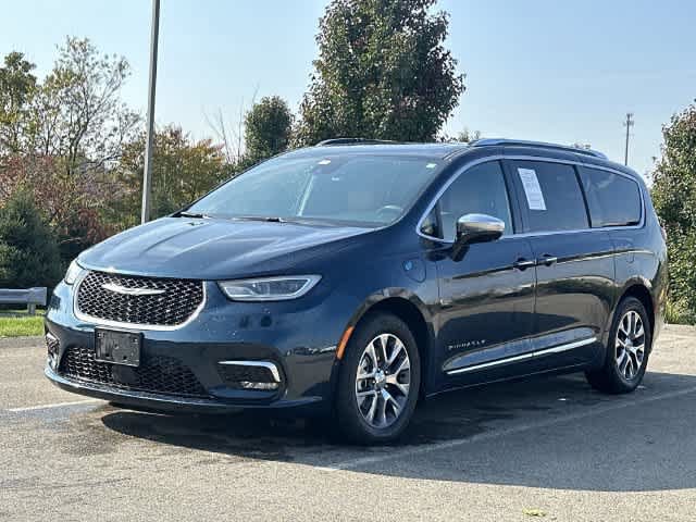 Used 2023 Chrysler Pacifica Pinnacle FWD image 1