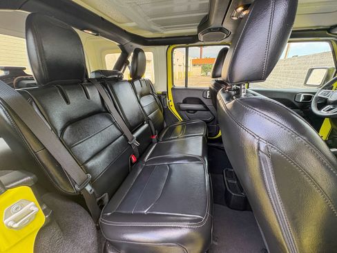 Used 2023 Jeep Wrangler Unlimited Sahara w/ Cold Weather Group AWD/4WD image 26