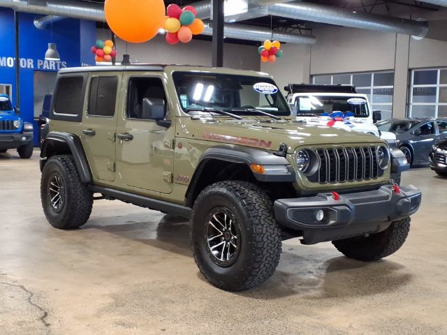Used 2025 Jeep Wrangler Unlimited Rubicon w/ XTREMEE 35" Tire Package AWD/4WD image 4